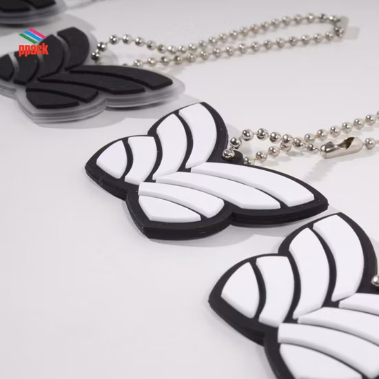  ¡Muestra gratis!  Etiqueta colgante personalizada de silicona y PVC de tela de gran calidad en accesorios de vestir fabricados en China